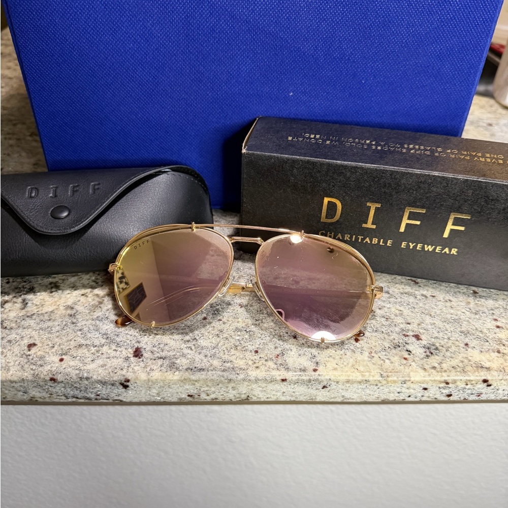 Diff Eyewear Koko Gold and Pink Sunglasses